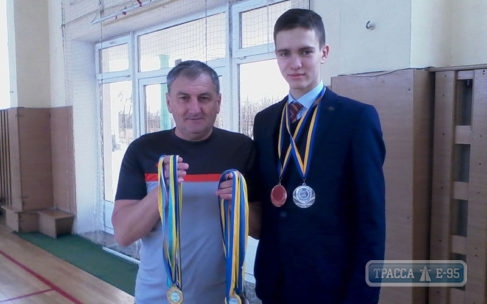 Легкоатлет из Раздельной привез две медали с Чемпионата Украины и стал кандидатом в сборную