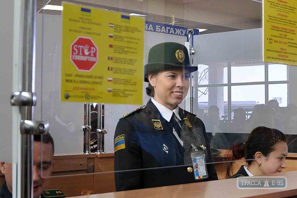 Гражданин Турции, которого разыскивали за незаконный оборот наркотиков, попался в Одесском аэропорту