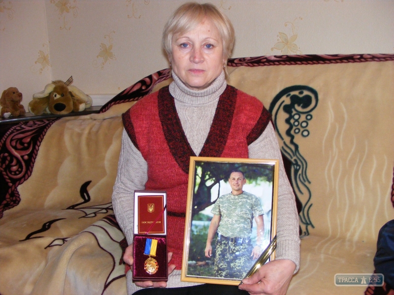 Погибшего в АТО бойца из Захаровки наградили медалью посмертно