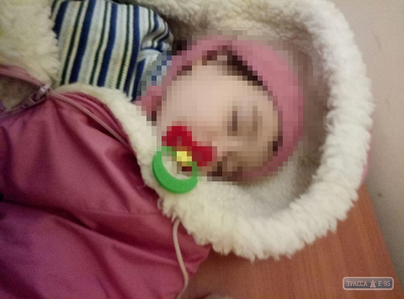 Правоохранители задержали пьяную женщину-бомжа, бродившую ночью по Одессе с чужим ребенком