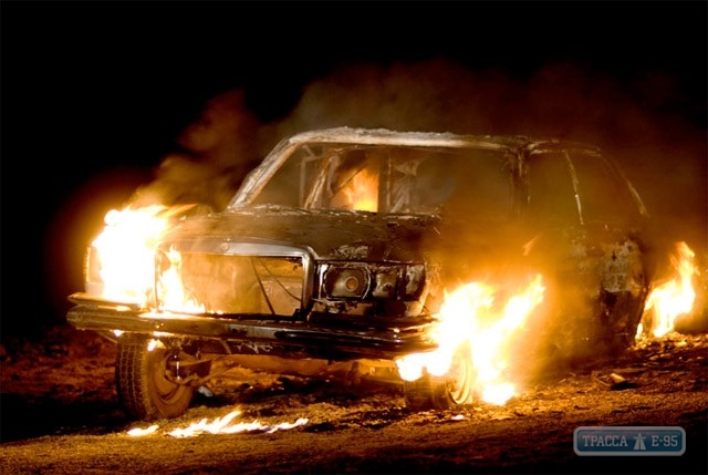 Преступник разъезжал на угнанном в Одессе автомобиле, пока машина не сгорела