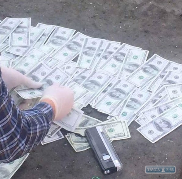 Чиновник одесского филиала «Укрзализныци» попался на крупной взятке – более 10 тыс. долларов