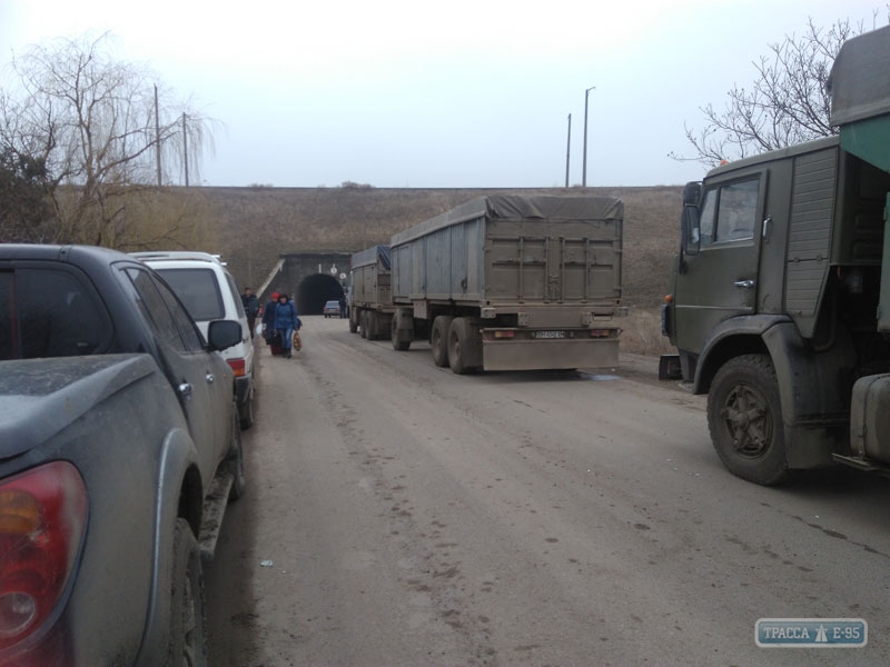 Жители Раздельнянского района снова перекрывали оживленный участок трассы