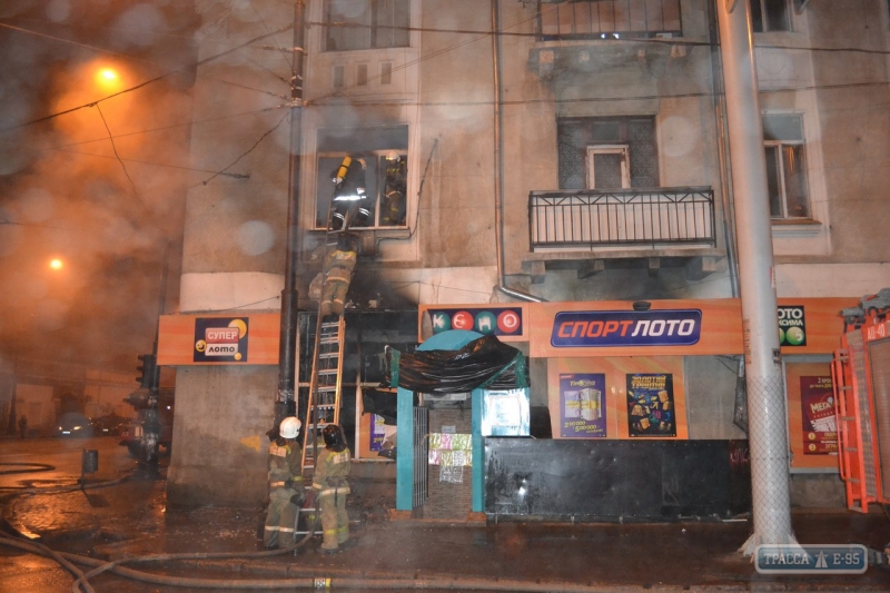 В центре Одессы подожгли зал с игровыми автоматами. Произошел масштабный пожар