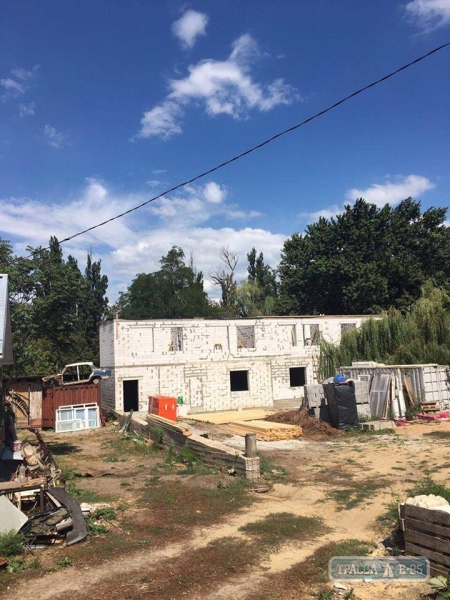 Бывший завхоз детской больницы самовольно захватил земельный участок в курортной зоне Одессы
