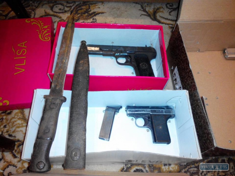 В частном доме под Одессой нашли арсенал оружия