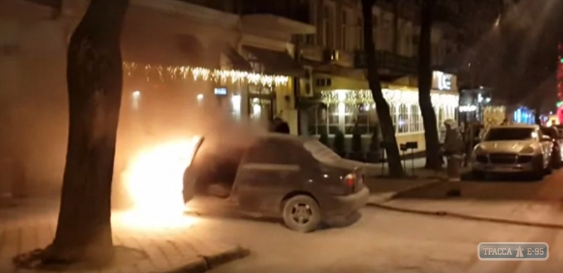 Два автомобиля за сутки сгорели в Одессе