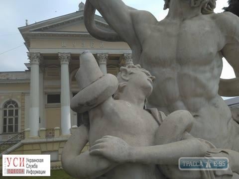 Вандалы повредили знаменитую одесскую скульптуру 