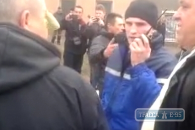 Видео конфликта пьяных сотрудников охраны с работниками одесского рынка появилось в сети