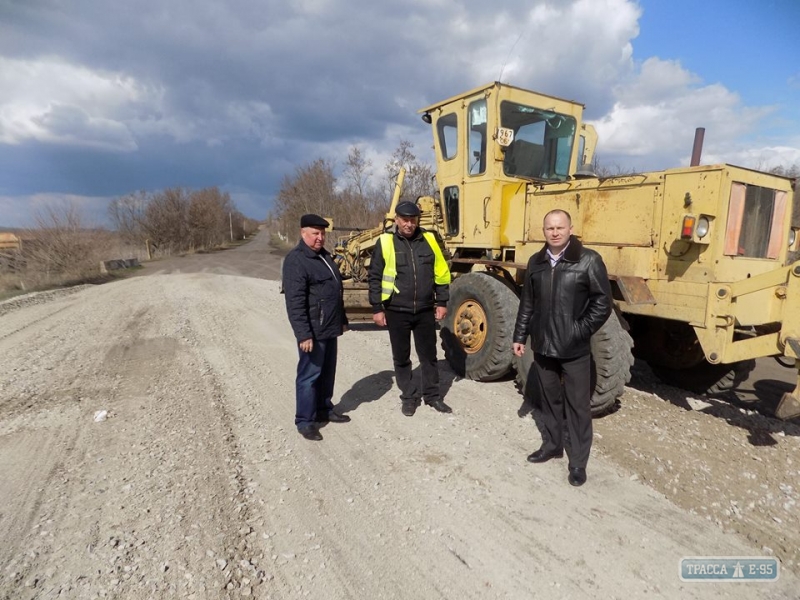 Ремонт дороги возобновился на севере Одесщины (фото)