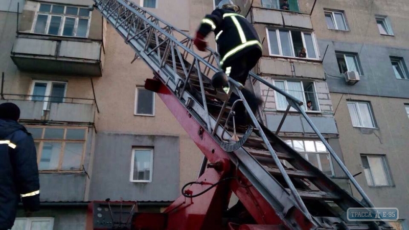 В Белгороде-Днестровском горела пятиэтажка: один человек в реанимации (фото)