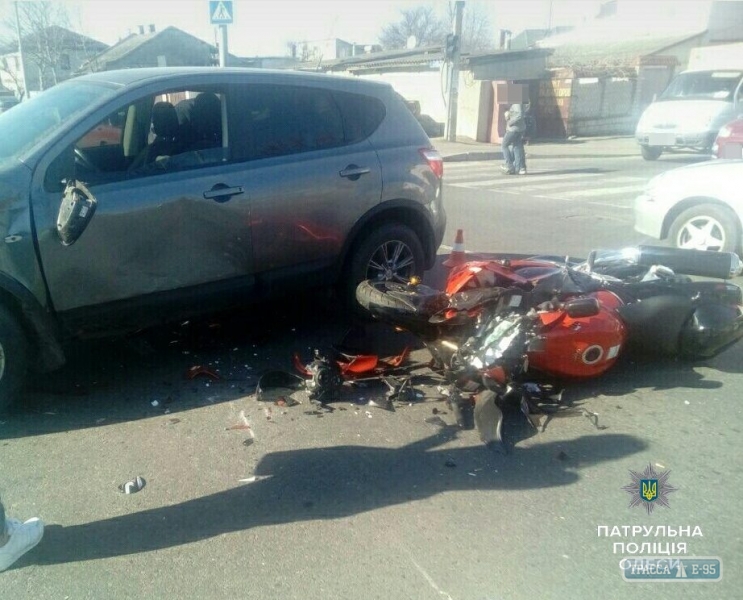 Автомобиль сбил насмерть молодого мотоциклиста в Одессе