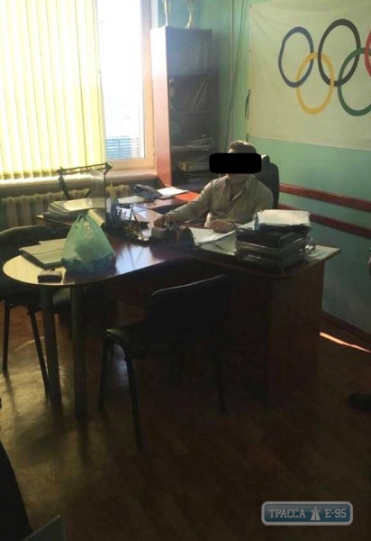 Директор КП в Овидиопольском районе попался на взятке в 200 долларов