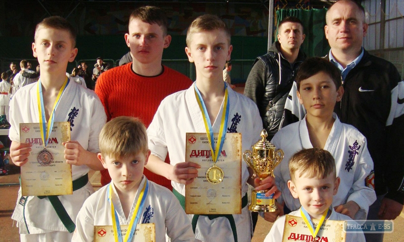 Березовские каратисты привезли медали с чемпионата области