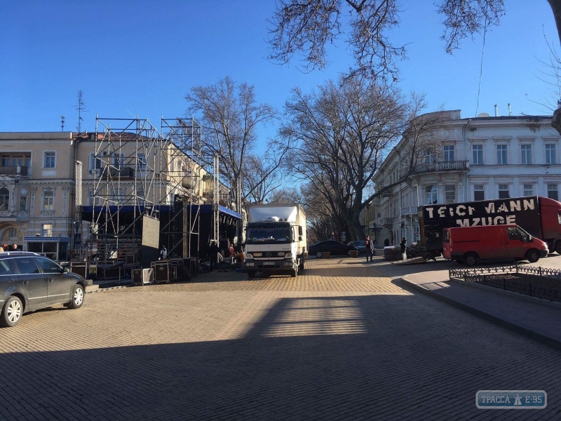 В центре Одессы заканчивают подготовку к Юморине (фото)