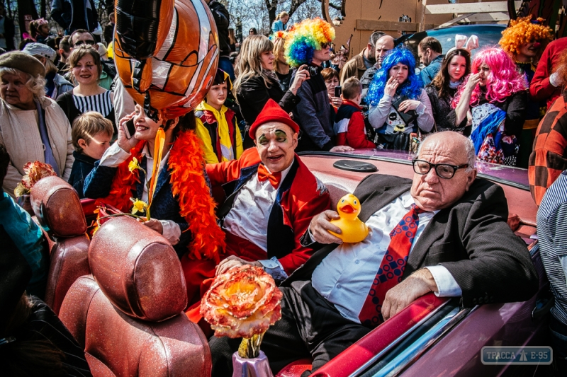 Красочный парад дал старт обновленной Юморине в Одессе (фоторепортаж)