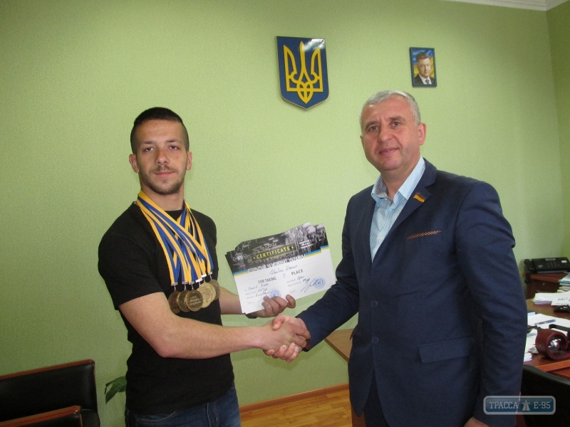 Тяжелоатлет из Любашевки завоевал шесть медалей на чемпионате Украины по пауэрлифтингу