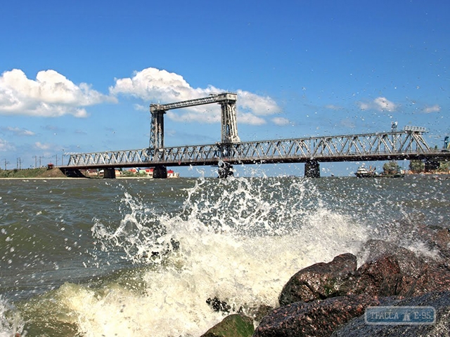 Мост в Затоке в курортный сезон будут разводить только с 20:00