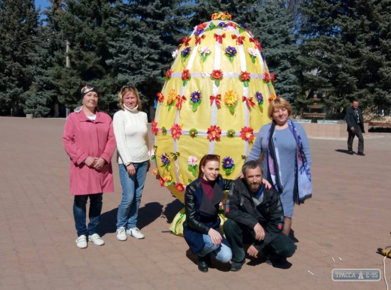 Уникальное пасхальное яйцо украсило центральную площадь Великой Михайловки