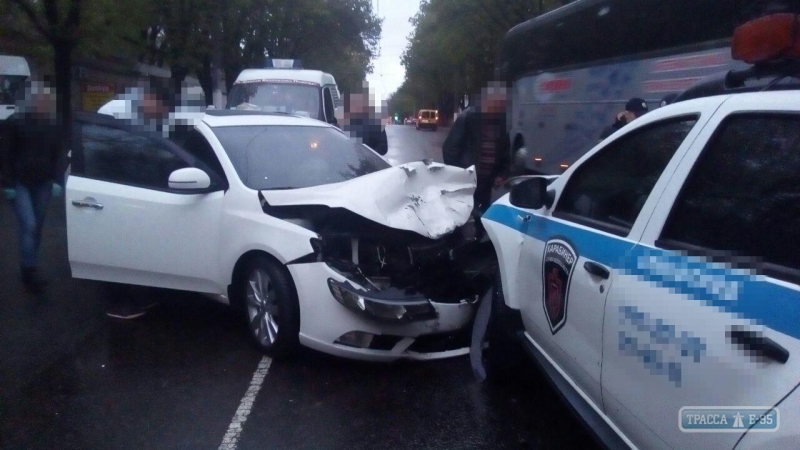 Автомобиль охранной фирмы попал в ДТП в Одессе (фото)