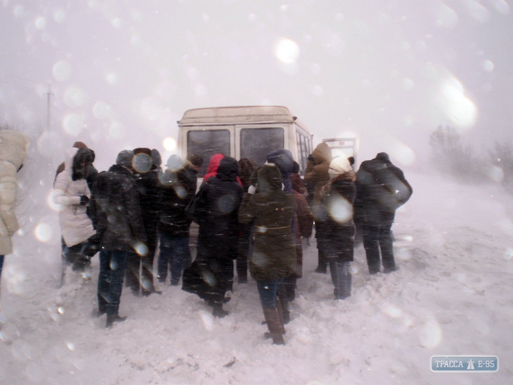 Спасатели Одесской области вытащили из апрельских снежных заносов 97 автомобилей