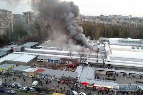 Полиция начала расследование по факту масштабного пожара на рынке 