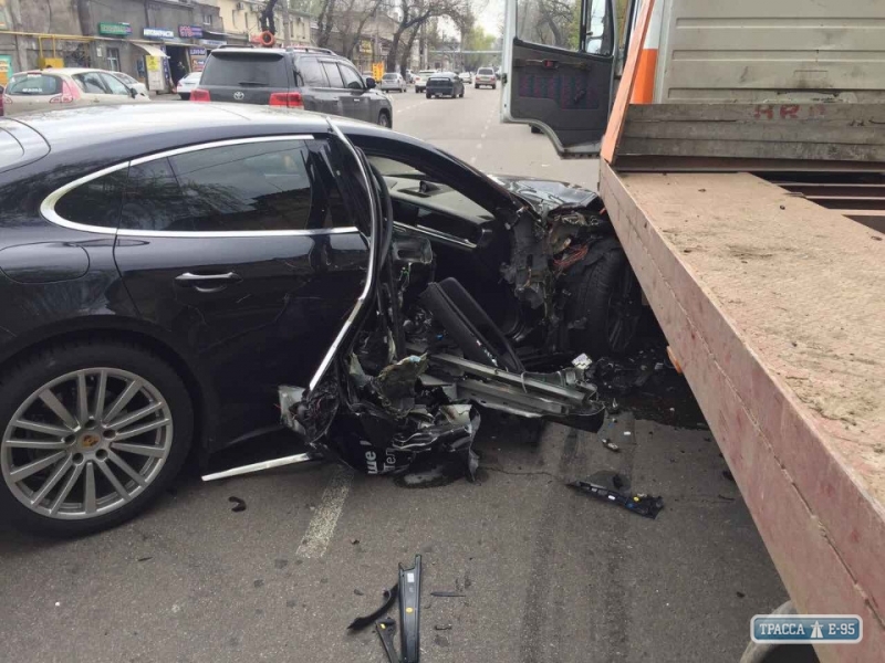 Клиент автосалона в Одессе в хлам разбил уникальный «Porsche» стоимостью 4,5 миллиона (фото)