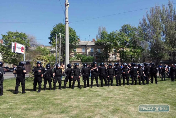 Полиция задержала четырех человек на Куликовом поле в Одессе