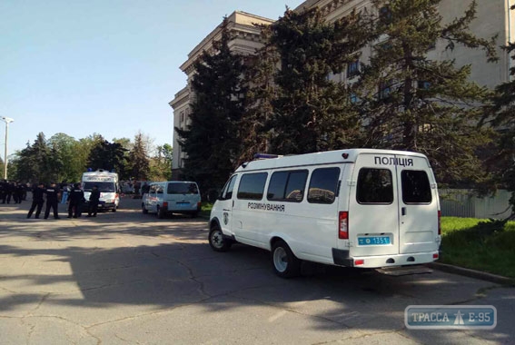 Одесская полиция снова ищет взрывчатку в Доме профсоюзов. Людей эвакуировали