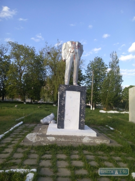 В селах Одесской области до сих пор стоят памятники и бюсты Ленину (фото)