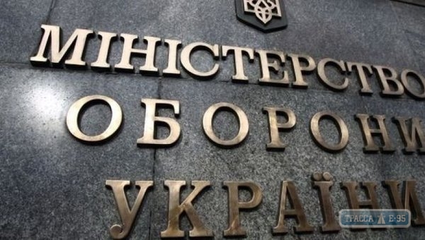 Министр обороны уволил чиновников, вымогавших у одесских предпринимателей 1 млн долларов