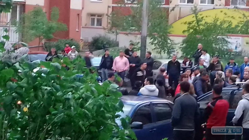 Массовая драка со стрельбой произошла на Таирова в Одессе