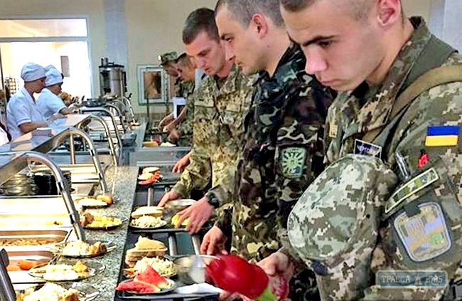 Одесская лаборатория обнаружила, что сухпайки военных не соответствуют Госстандартам