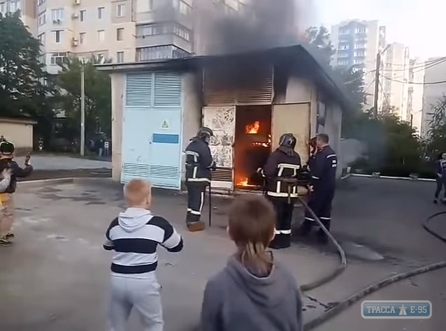 Трансформаторная подстанция горела на поселке Котовского в Одессе (видео)