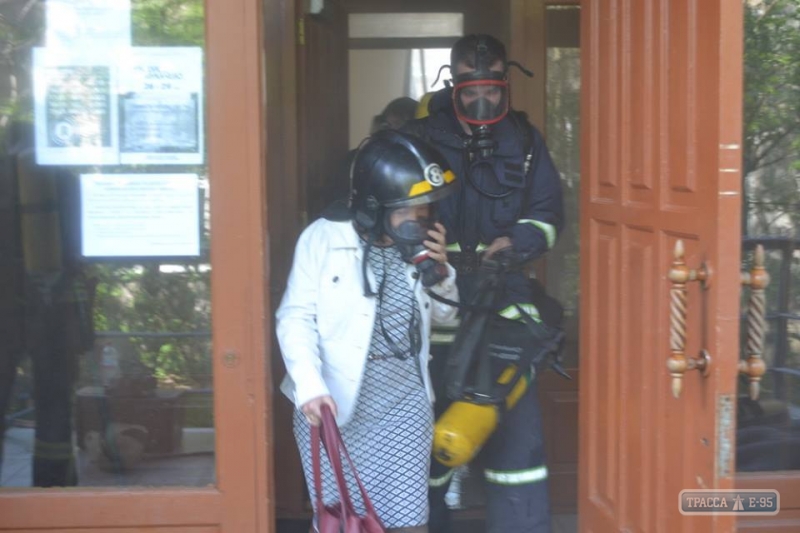Из горящего здания академии в Одессе спасли более 40 человек. Одна студентка в больнице