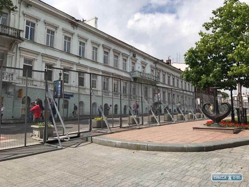 Сетки в центре Одессы во время визита президента установили из-за турецкой делегации – полиция