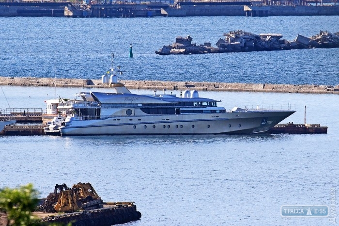 Яхта, принадлежавшая российскому олигарху Борису Березовскому, гостит в Одесском порту (фото)
