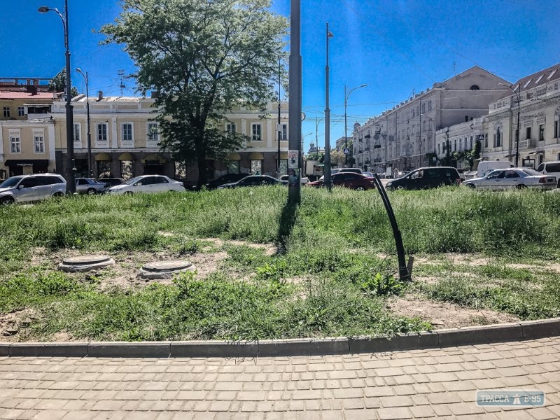 Благоустройство Тираспольской площади в Одессе до сих пор не завершено (фото)