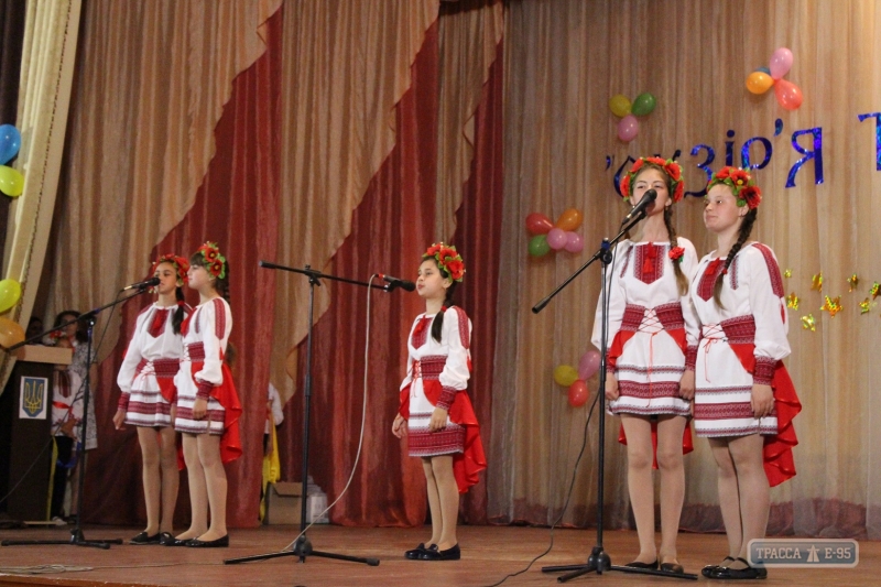Сотни школьников съехались на праздник талантов в Измаильском районе