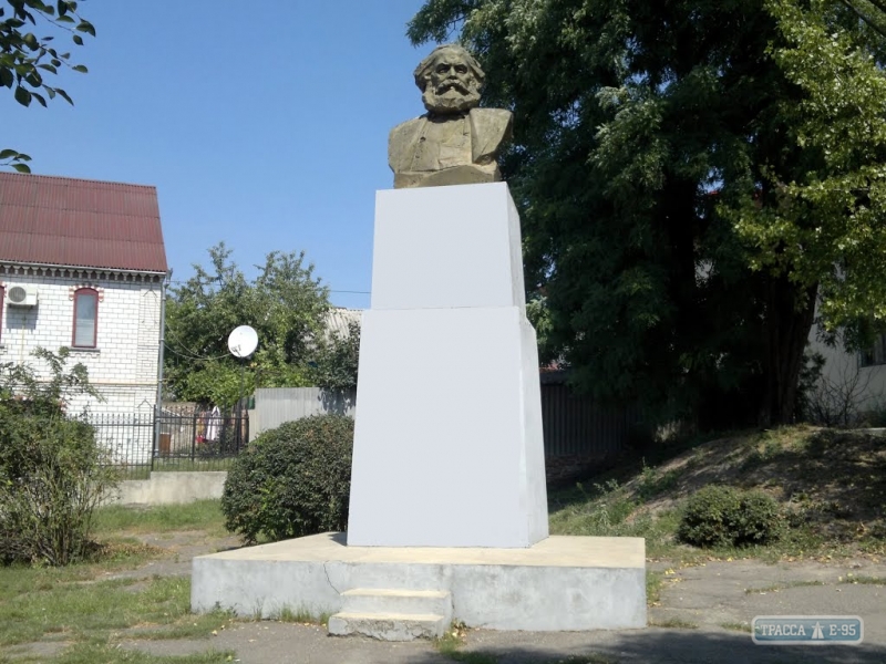 Памятник борцам за независимость появится вместо монумента Карлу Марксу в центре Балты