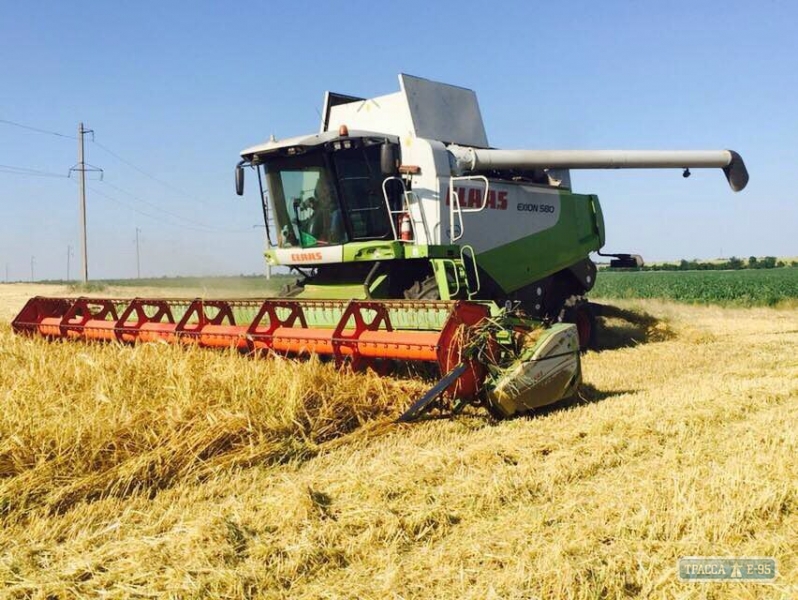 Уборочная кампания в разгаре: аграрии Одесской области приступили к сбору зерновых и зернобобовых