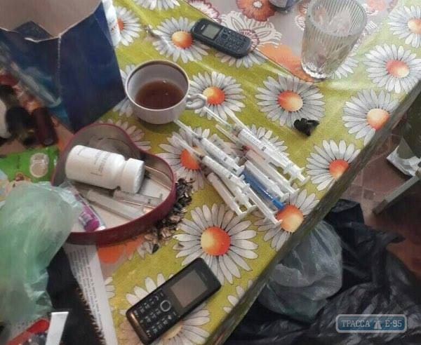 Правоохранители накрыли наркопритон в Южном под Одессой (фото)