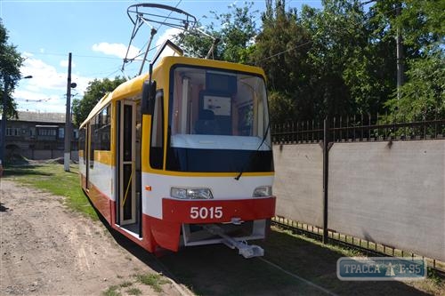Низкопольный трамвай с тонированными стеклами вышел на маршруты в Одессе (фото)