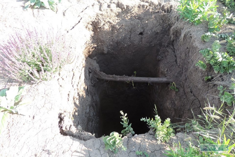 Черные археологи разрыли скифский курган на севере Одесщины (фото)