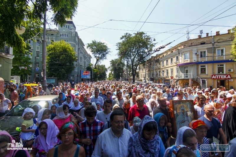 Более 10 тысяч верующих приняли участие в крестном ходе в центре Одессы (фото)