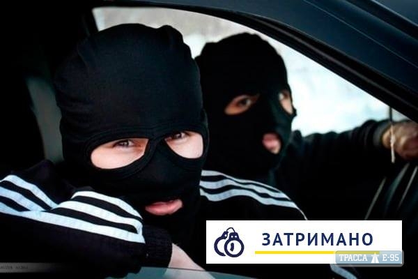 Одесская полиция задержала банду, совершившую вооруженное ограбление на рынке 