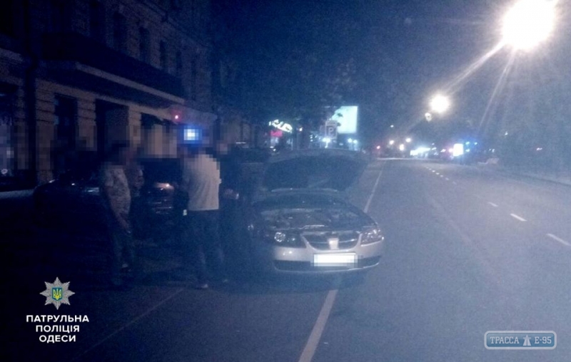 Три автомобиля столкнулись в центре Одессы. Пострадала 16-летняя девушка (фото)