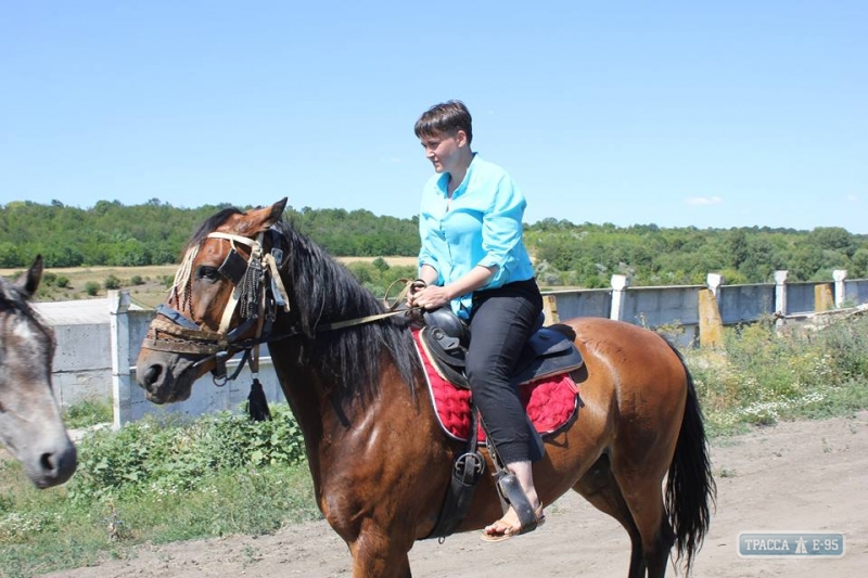Надежда Савченко каталась на лошадях и собирала с комбайнерами урожай в Балтском районе