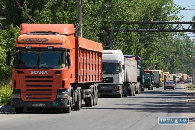 Въезд и выезд из Одессы заблокирован - образовались километровые заторы 