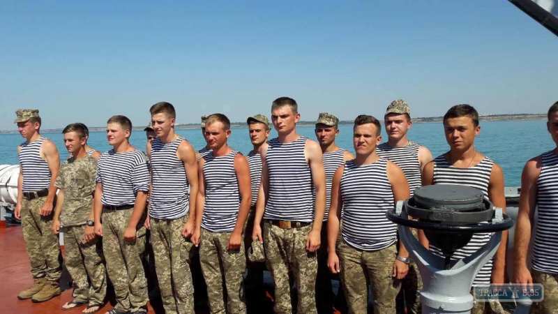 Курсанты Одесской морской академии преодолели 70 миль на шлюпках (фото)